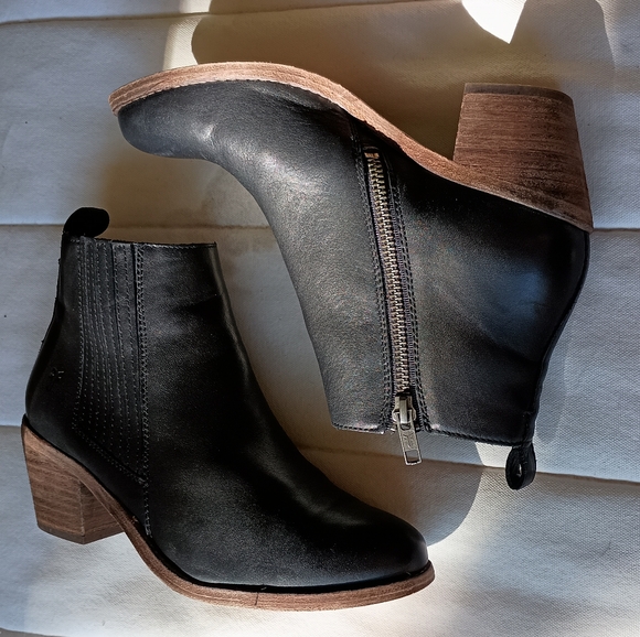 Frye Black Leather Ankle Boots_6.5 - Picture 9 of 11
